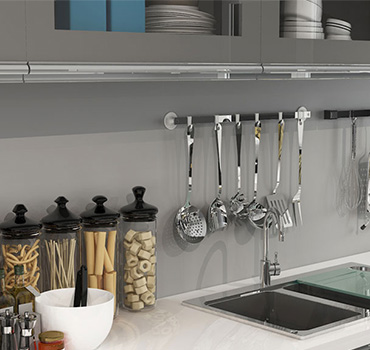 Diseño de gabinete de despensa de cocina gris personalizado